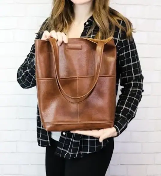 Tote bag with zipper