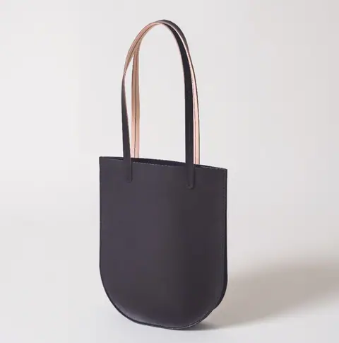 Tote bag with zipper